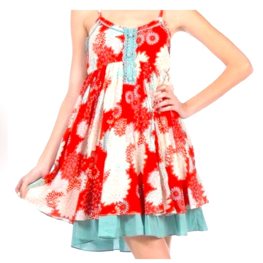 A’reva spaghetti strap stunning dress with crochet detail size Medium